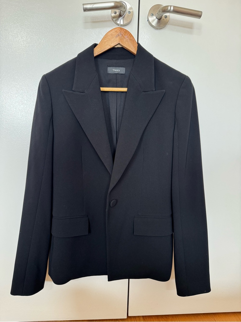 Theory Black Single-Button Women’s Blazer in Admiral Crepe